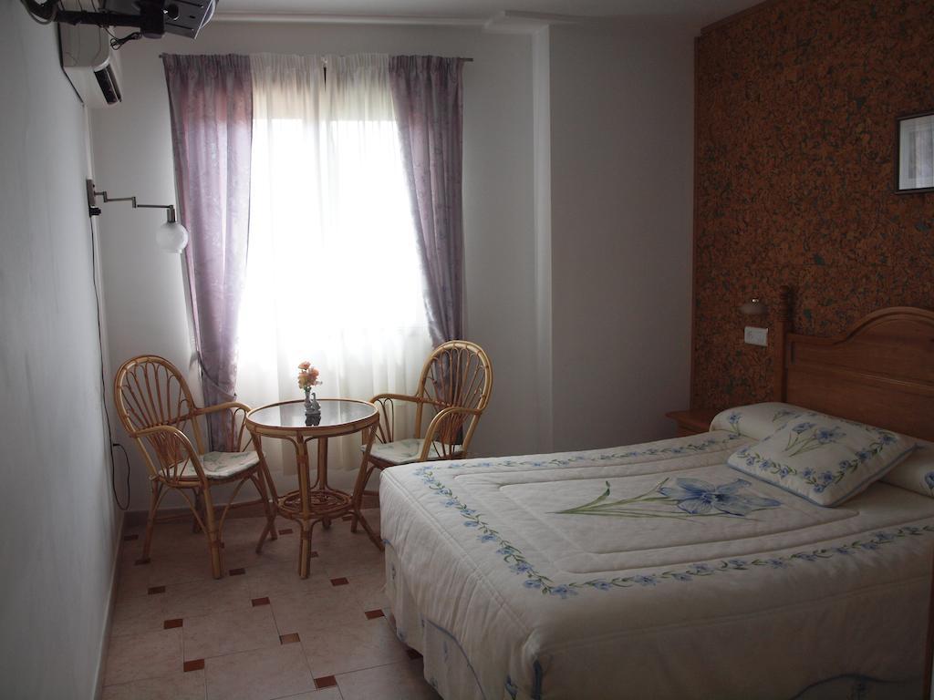 Hostal Yuste Ґарґанта-ла-Олья Номер фото