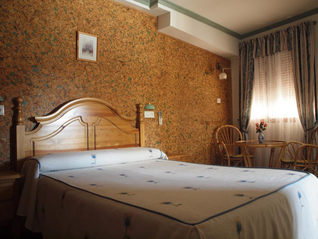 Hostal Yuste Ґарґанта-ла-Олья Номер фото