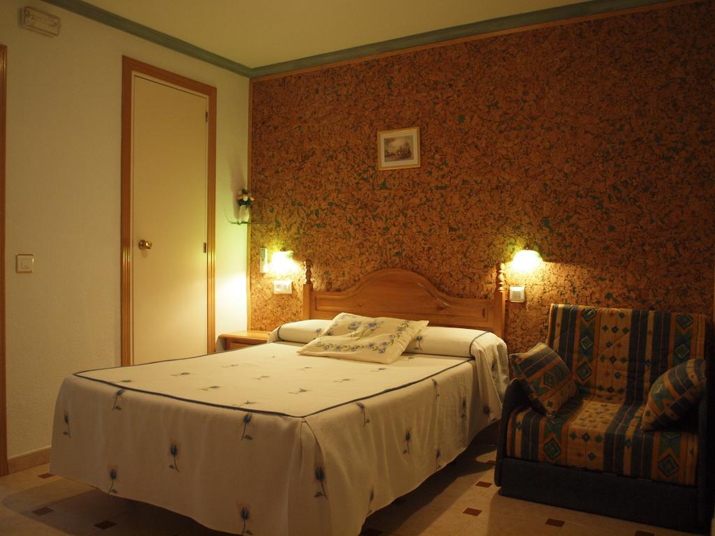 Hostal Yuste Ґарґанта-ла-Олья Номер фото